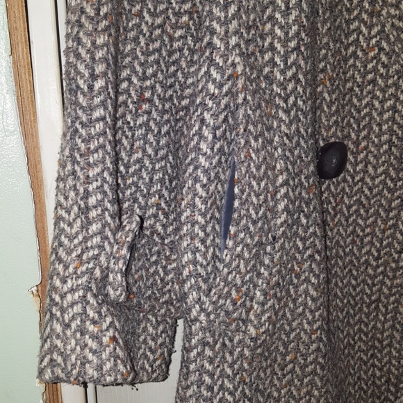 Coat - Picture 7 of 8